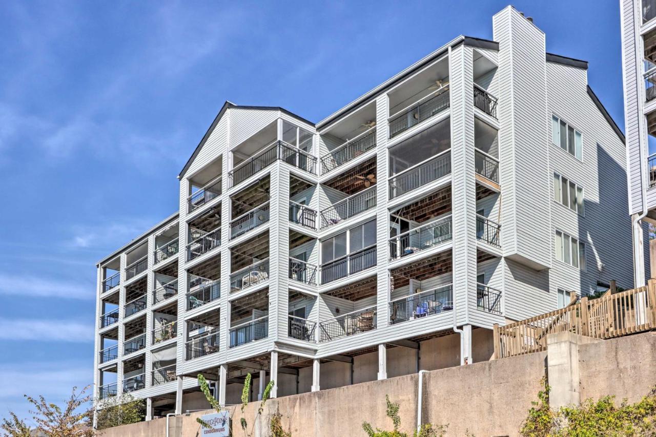 Sunny Osage Beach With Balcony And Lakefront View Kültér fotó