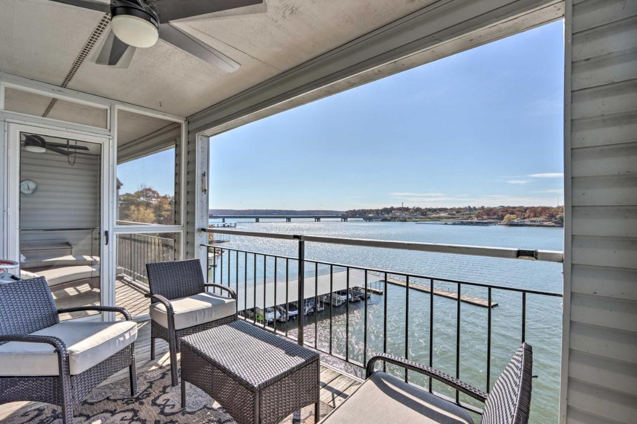 Sunny Osage Beach With Balcony And Lakefront View Kültér fotó
